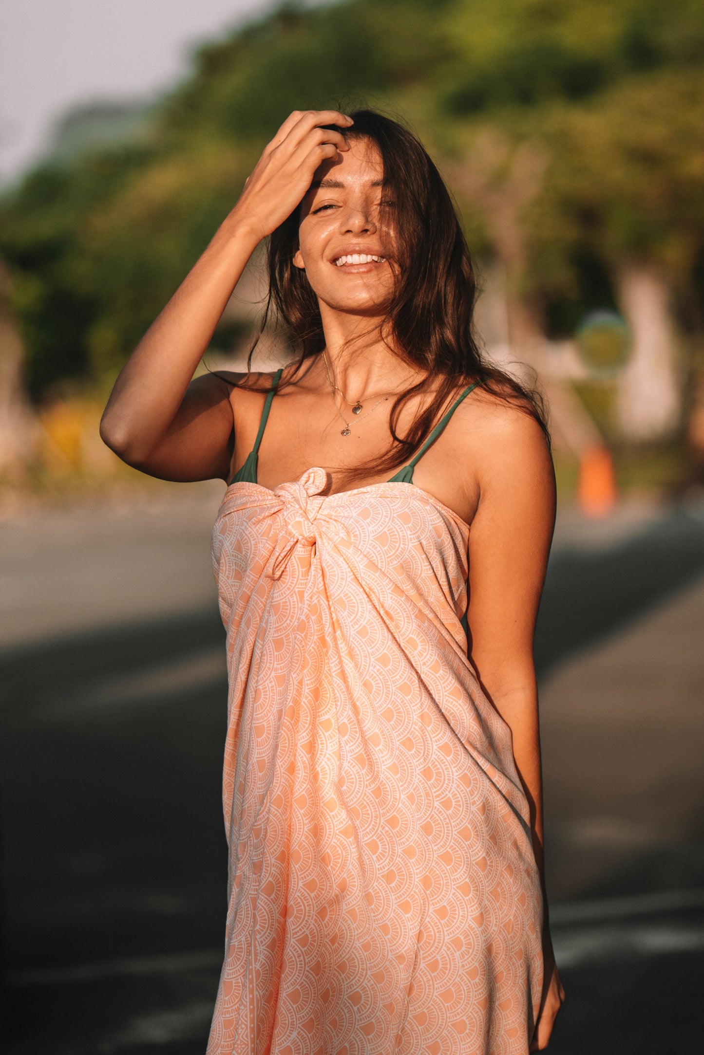 Sarong Matahari, tierra